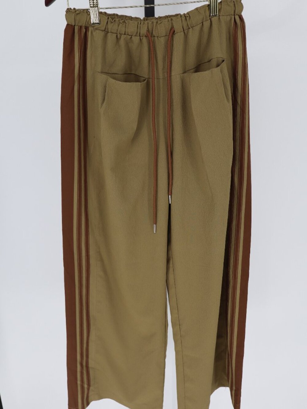 Cute and Casual wide leg pants with strips and pockets size M